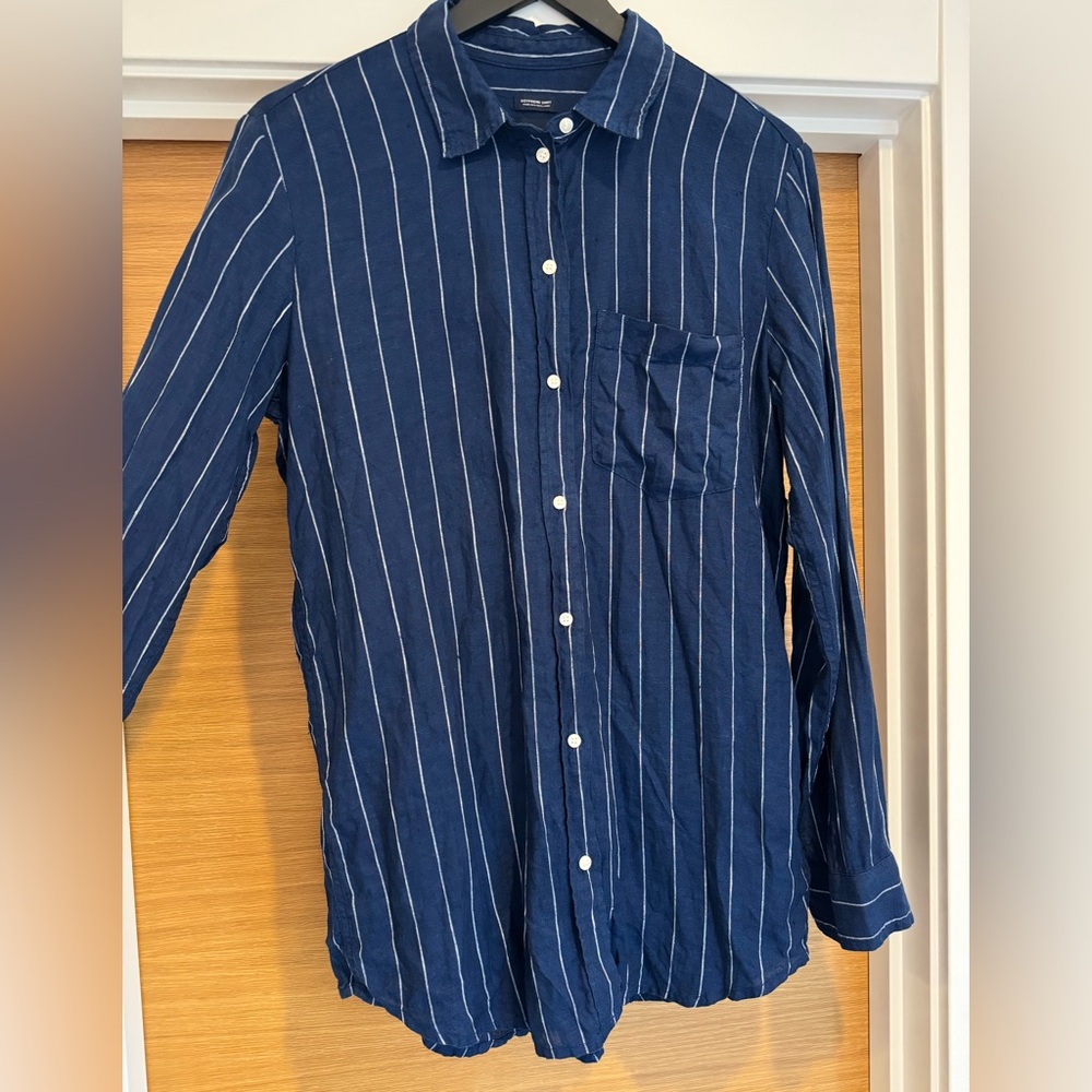 GAP Women’s Navy Blue and White Pin Striped 100% Linen Boyfriend Shirt